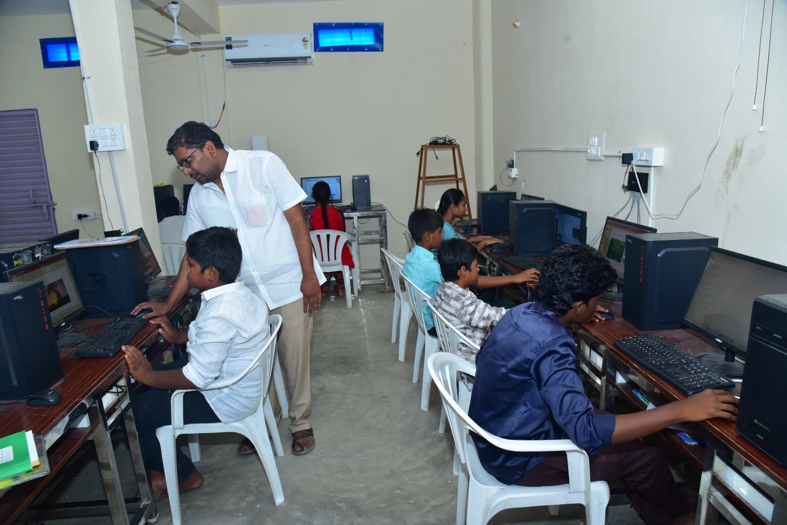 RACE Institute — Student environment